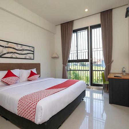 Oyo 697 Olivia Inn Denpasar Legian Dış mekan fotoğraf