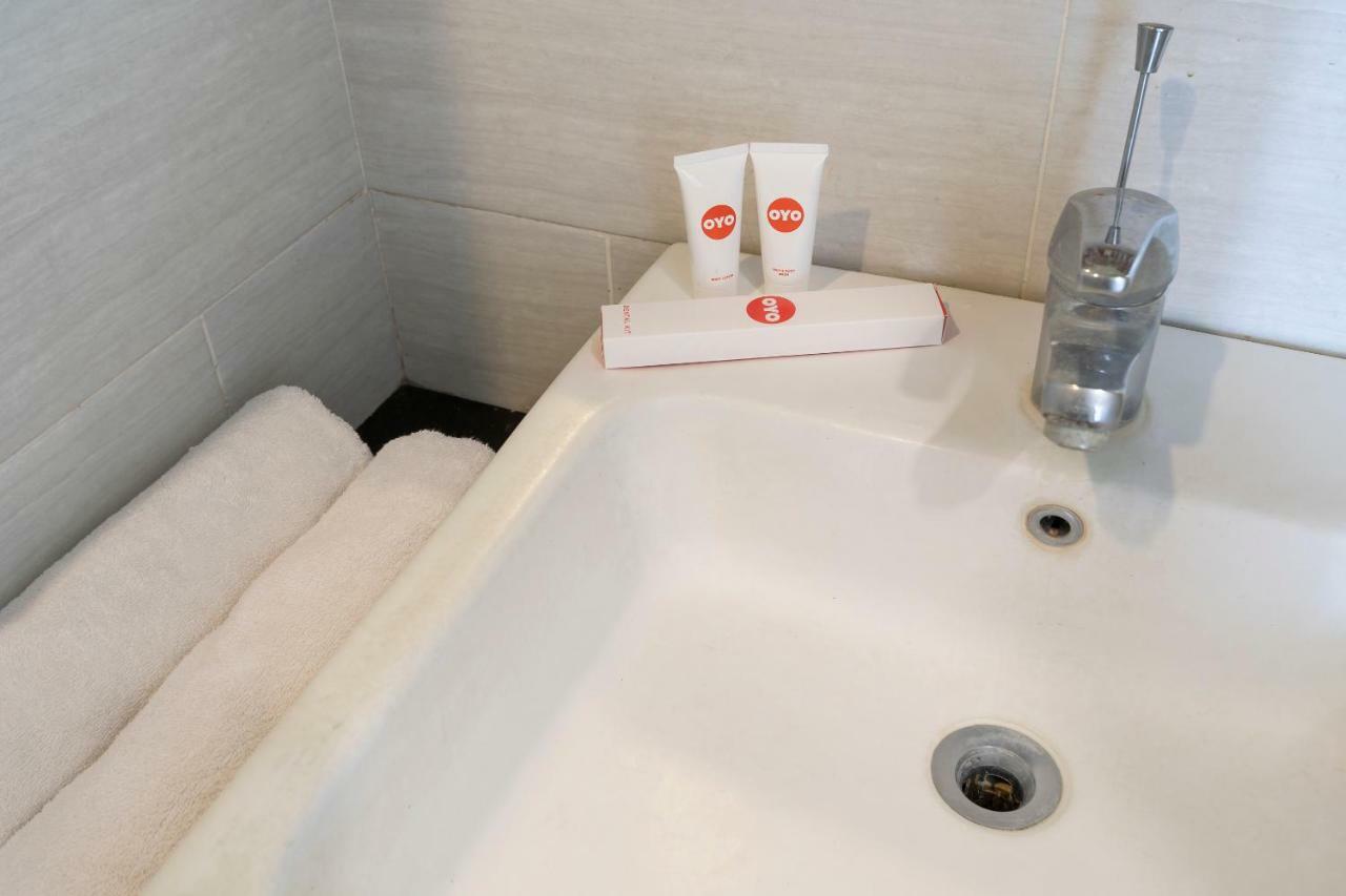 Oyo 697 Olivia Inn Denpasar Legian Dış mekan fotoğraf